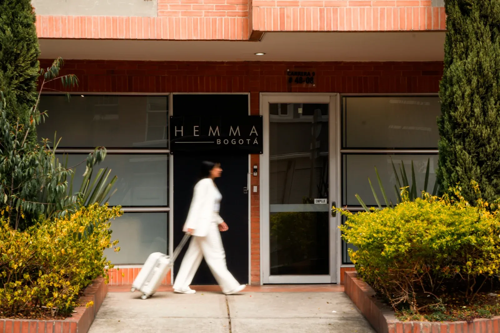 Fachada de Hemma Bogotá Chapinero · Carrera 9 #48-8