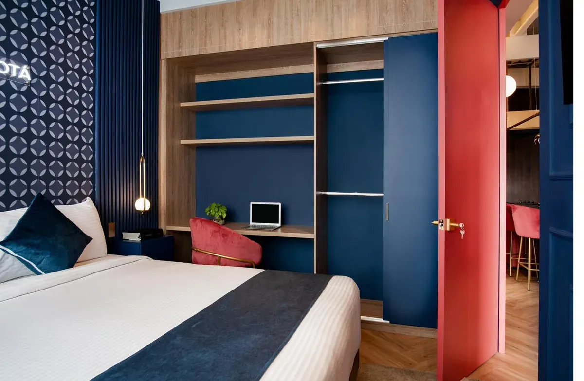 Master Suite Gold